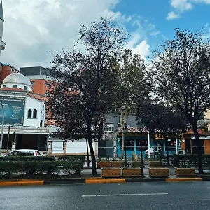 Herberg Clinton Tirana